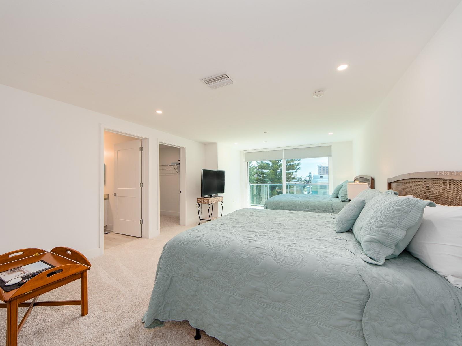 Image 27 of 62 For 15 Avalon Street 402