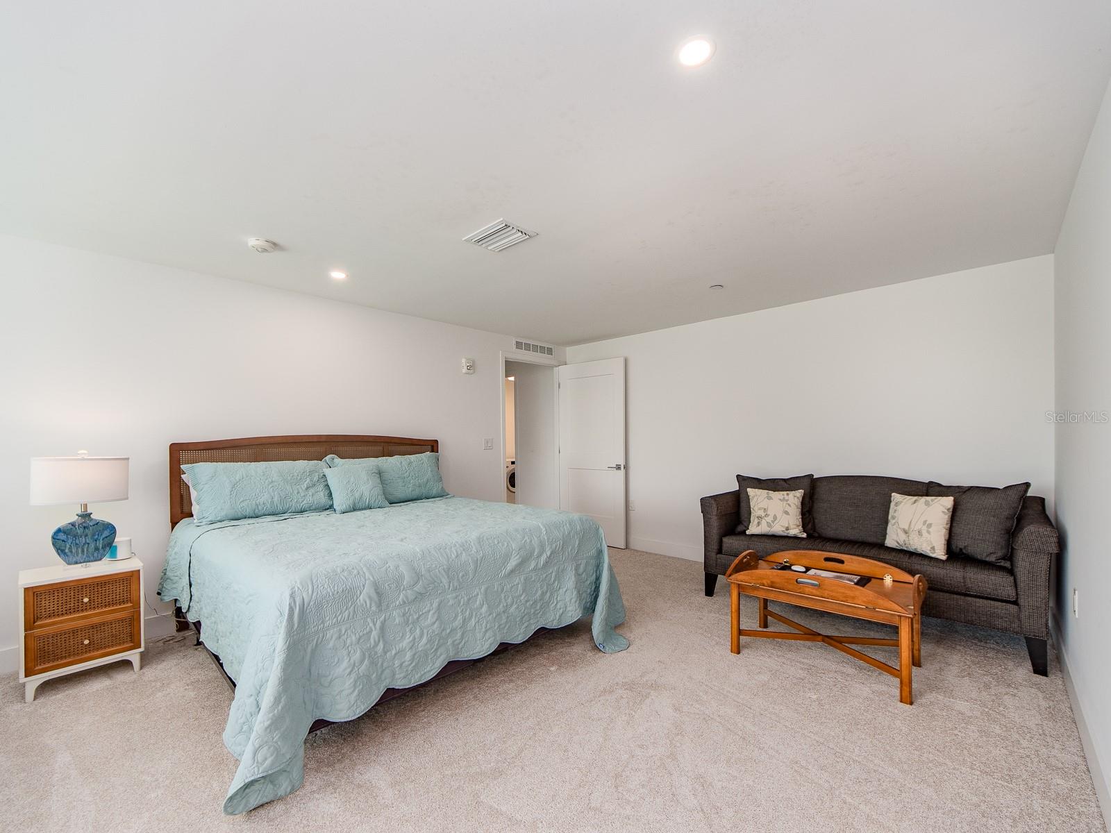 Image 29 of 62 For 15 Avalon Street 402