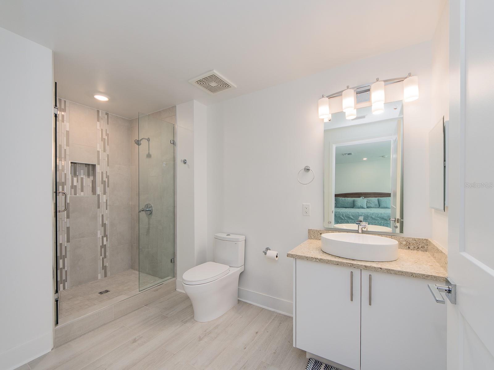 Image 30 of 62 For 15 Avalon Street 402