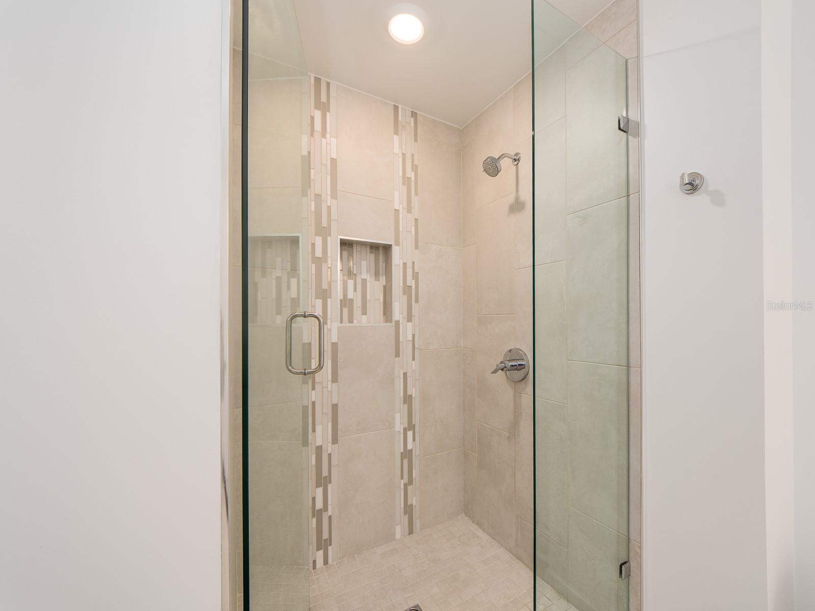 Image 31 of 62 For 15 Avalon Street 402