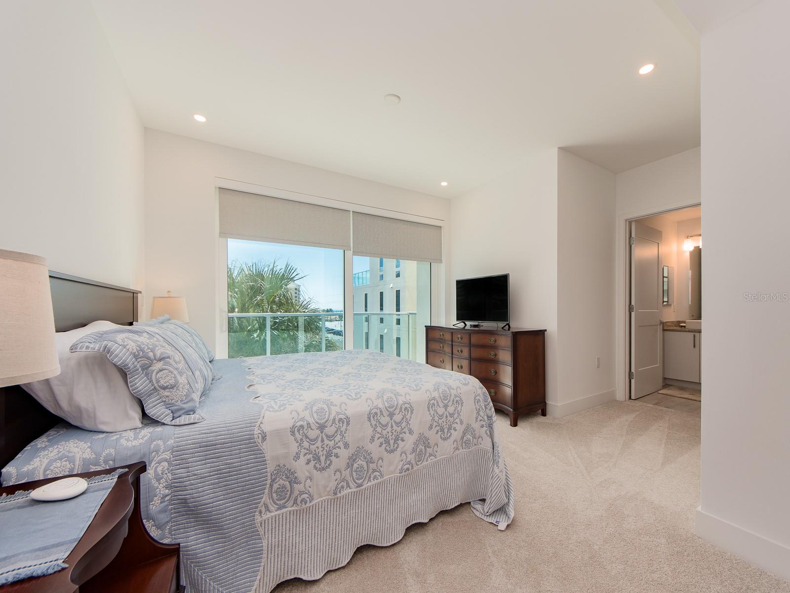 Image 32 of 62 For 15 Avalon Street 402