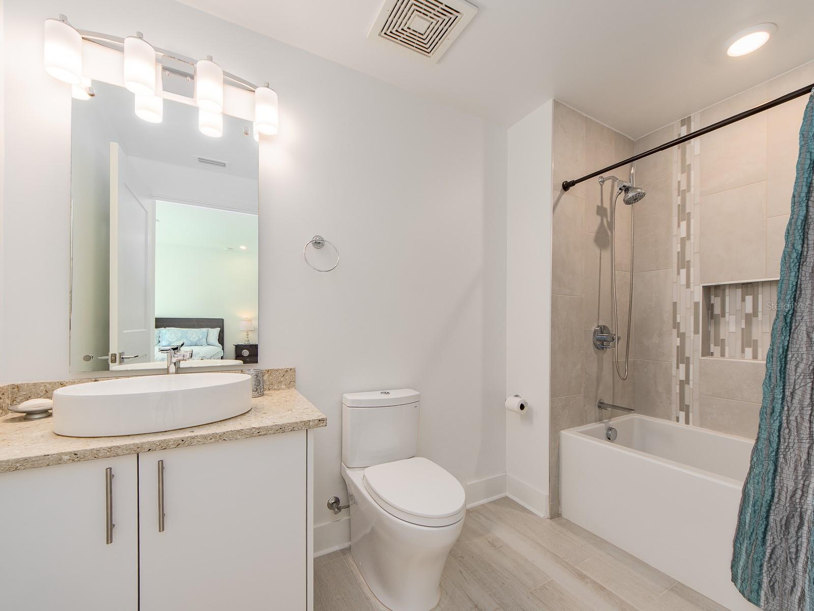 Image 34 of 62 For 15 Avalon Street 402