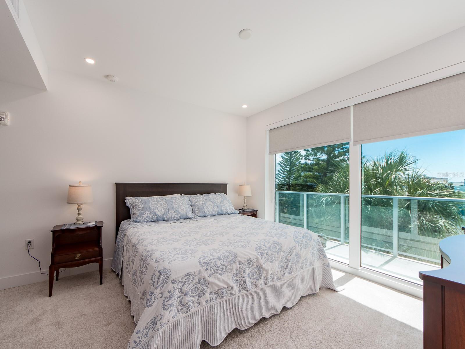 Image 35 of 62 For 15 Avalon Street 402