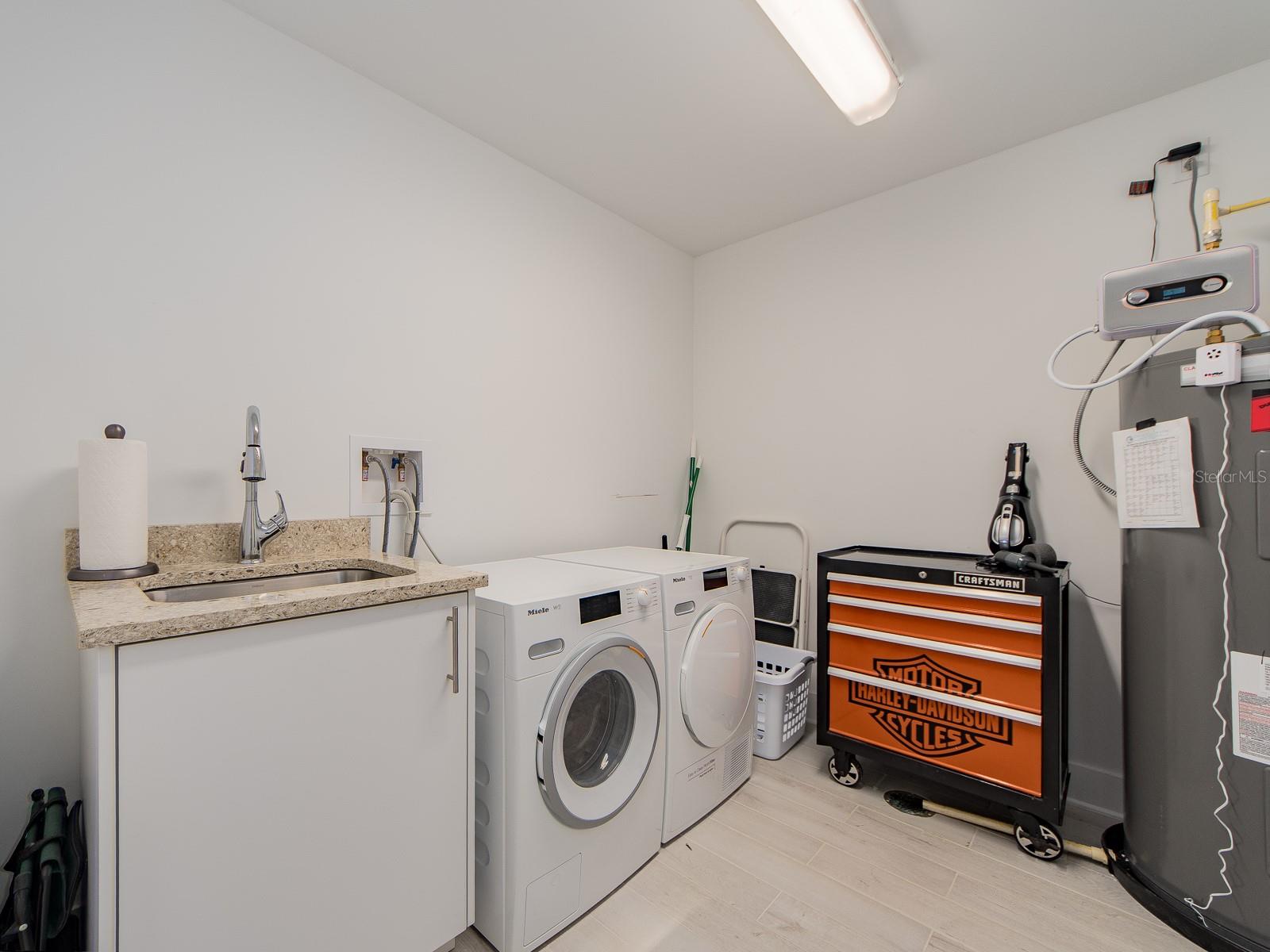 Image 38 of 62 For 15 Avalon Street 402