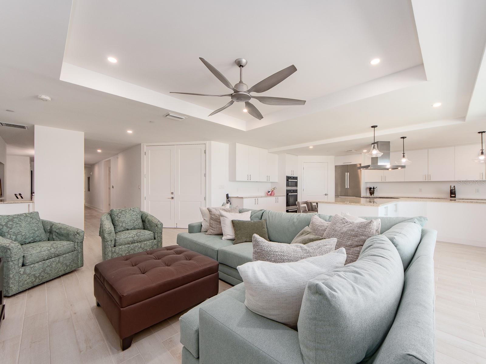 Image 6 of 62 For 15 Avalon Street 402