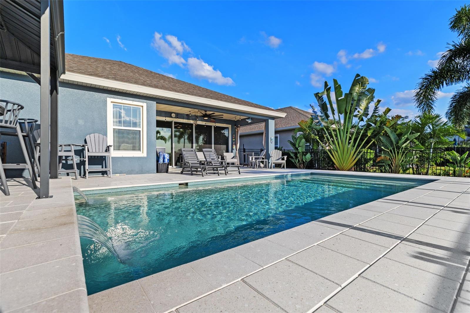 Listing photo id 17 for 5822 Silver Sun Drive