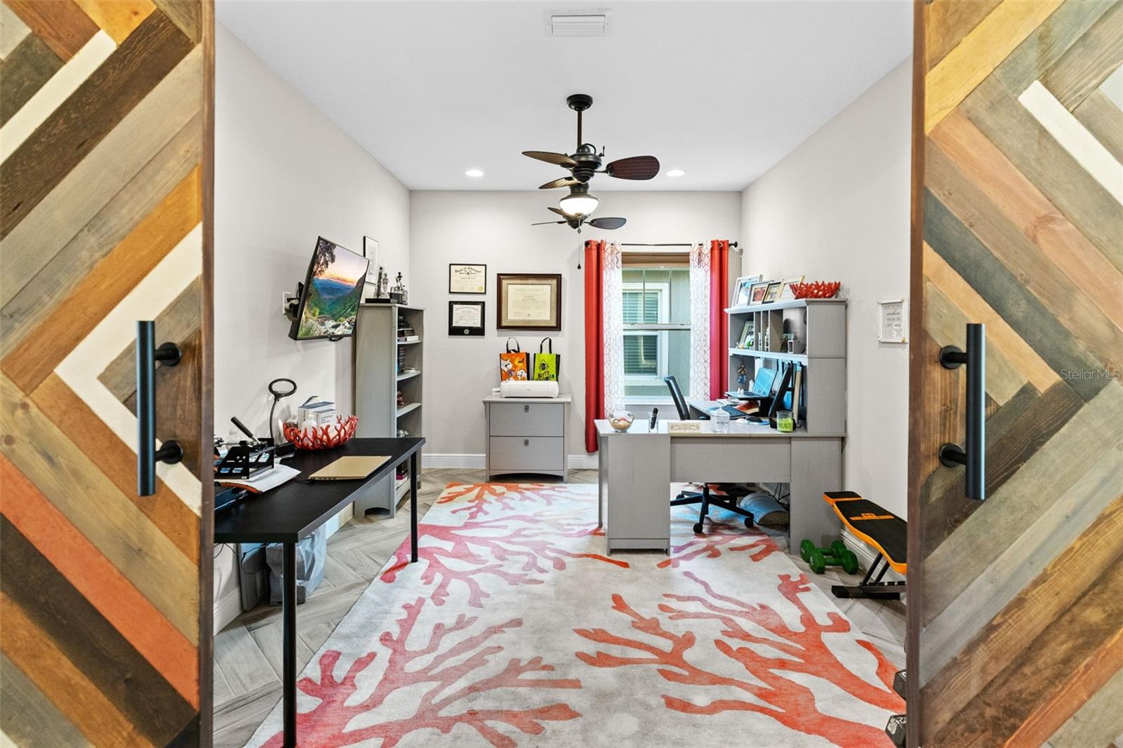 Listing photo id 24 for 5822 Silver Sun Drive