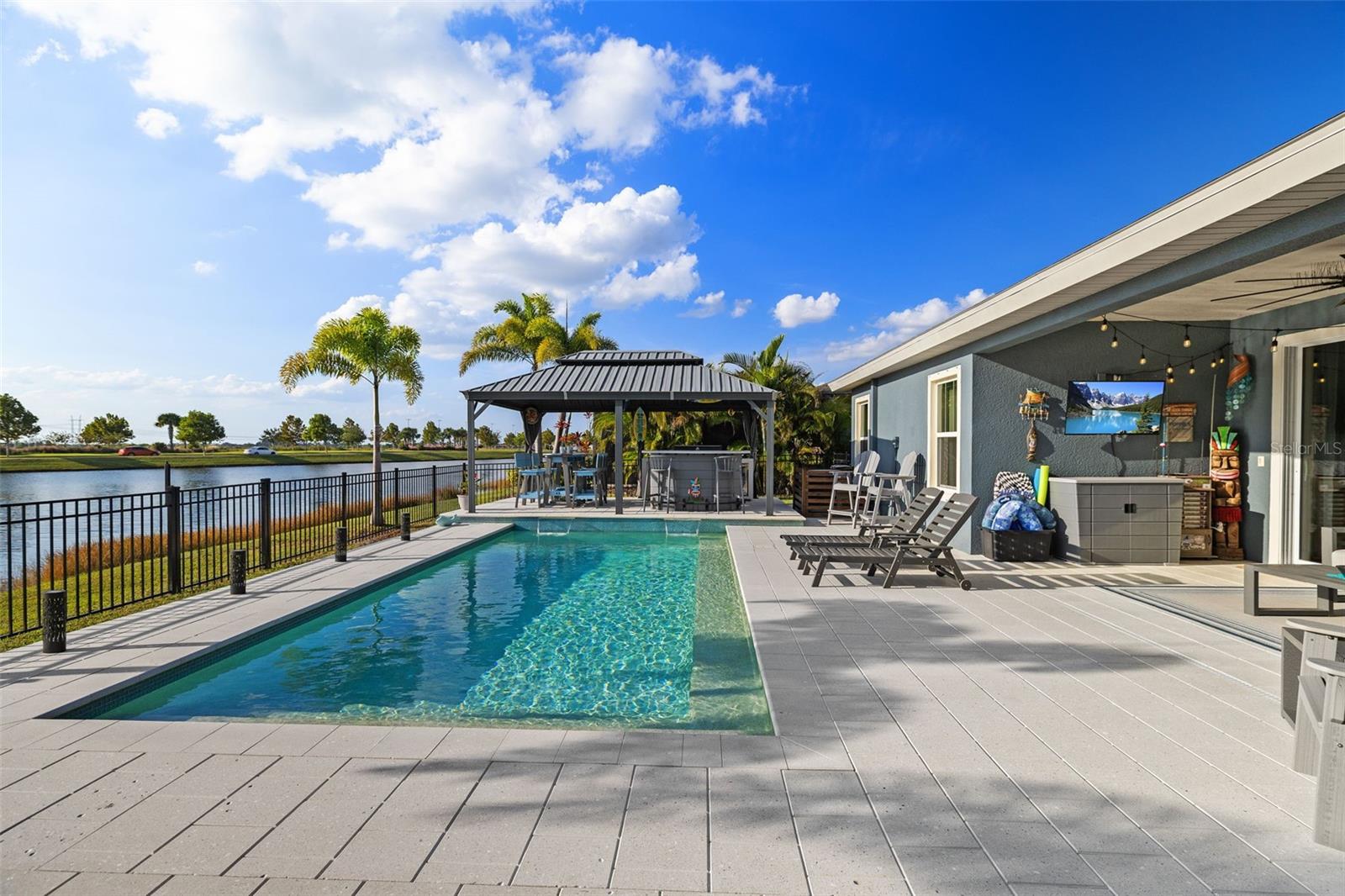 Listing photo id 2 for 5822 Silver Sun Drive