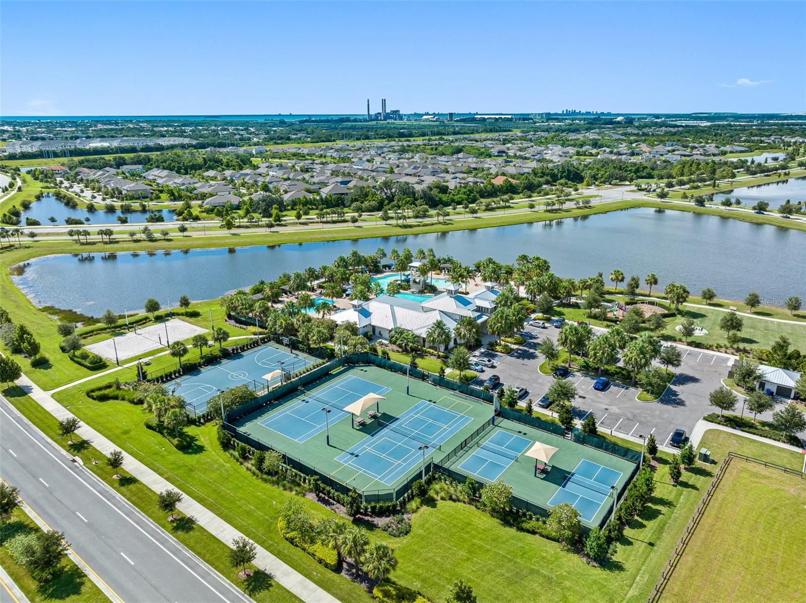 Listing photo id 43 for 5822 Silver Sun Drive