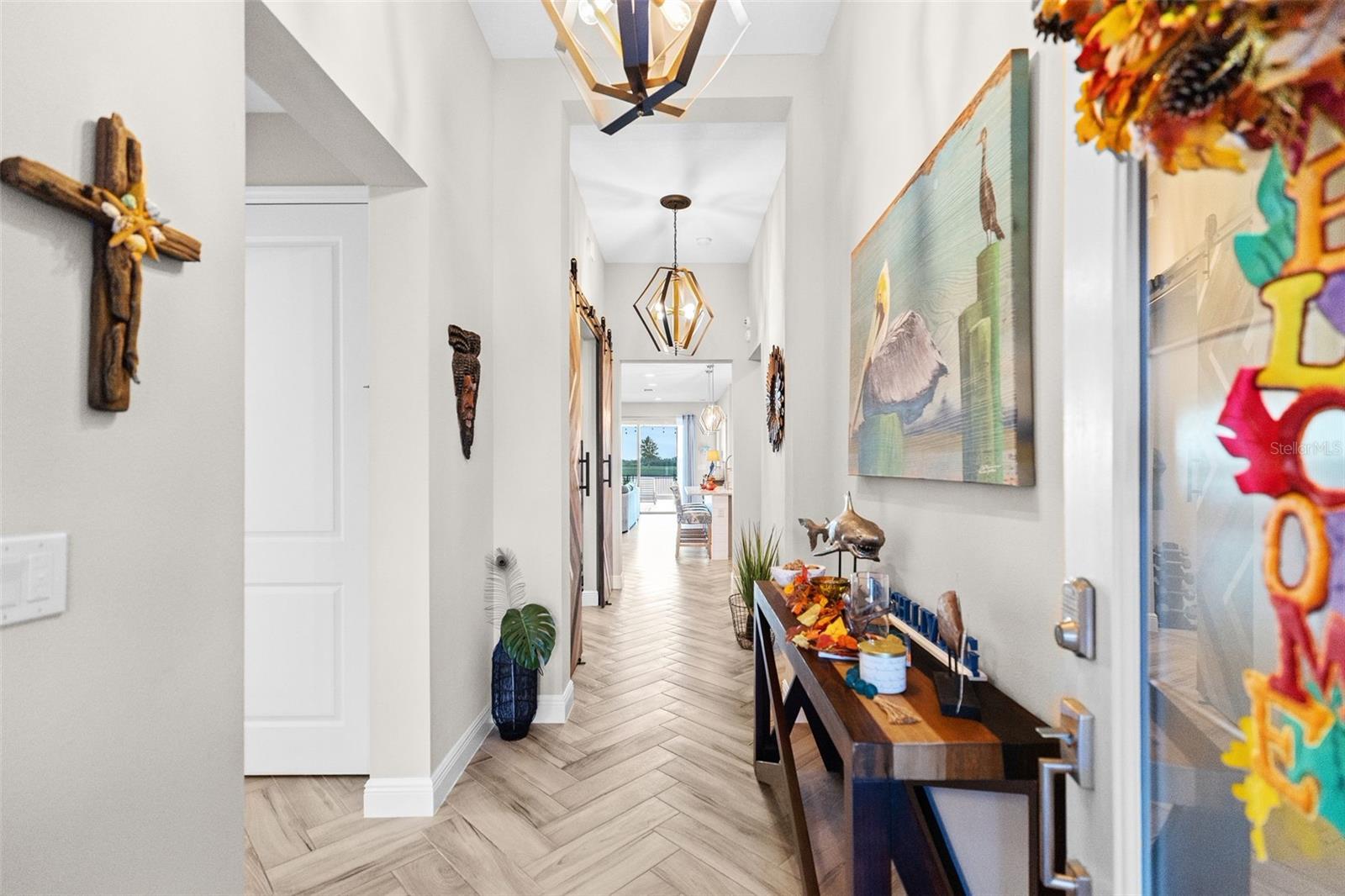 Listing photo id 7 for 5822 Silver Sun Drive