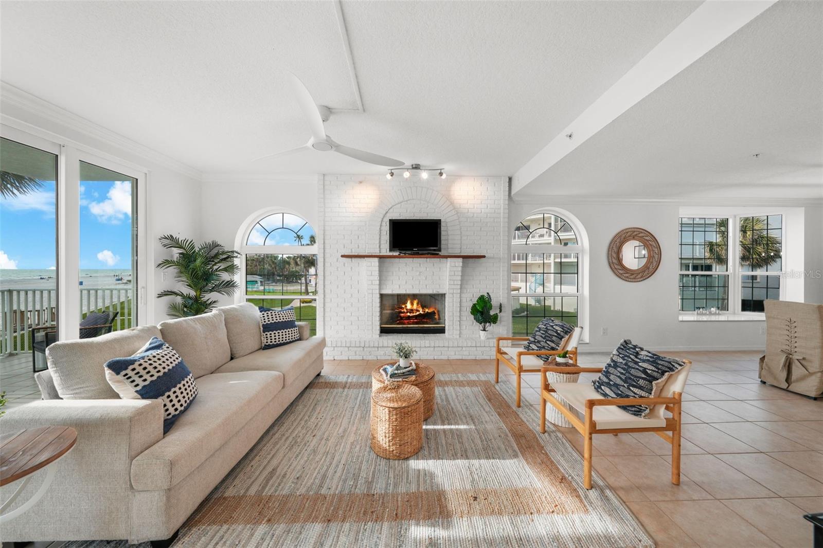 Image 12 of 89 For 17960 Gulf Boulevard 225