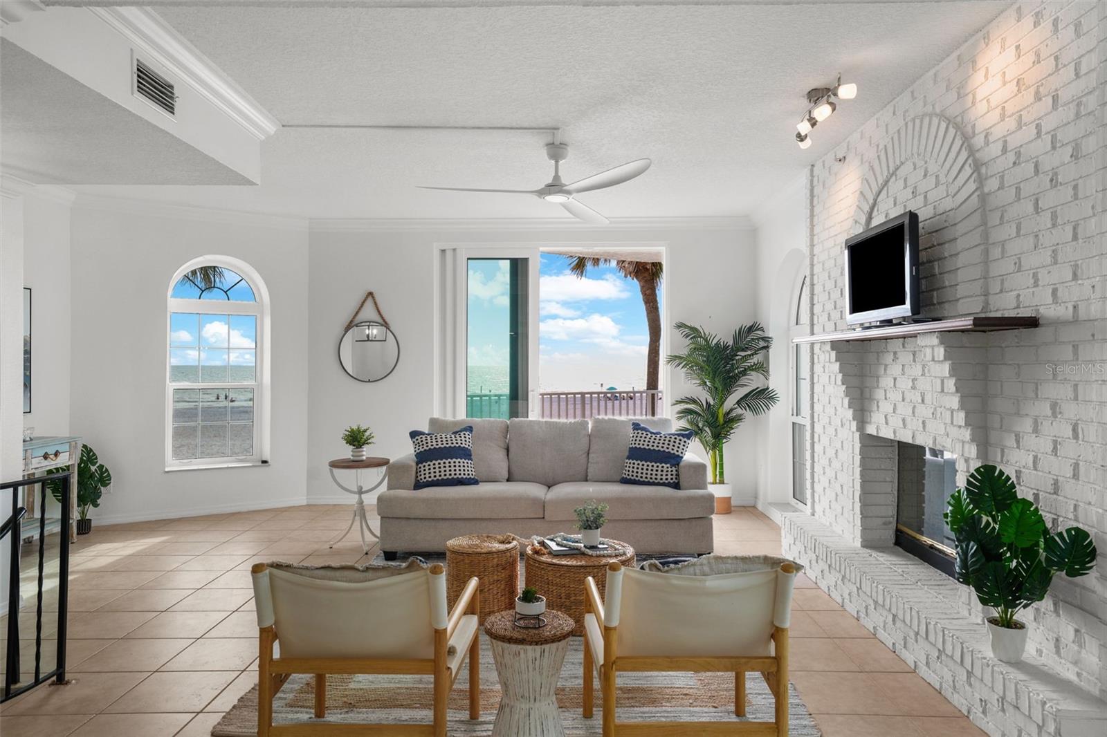 Image 14 of 89 For 17960 Gulf Boulevard 225