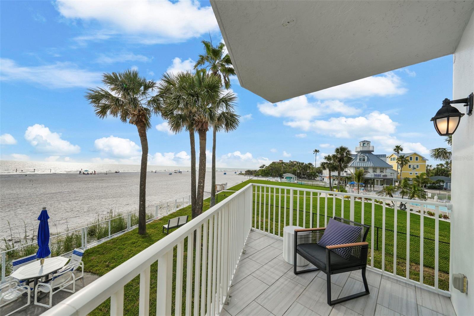 Image 16 of 89 For 17960 Gulf Boulevard 225