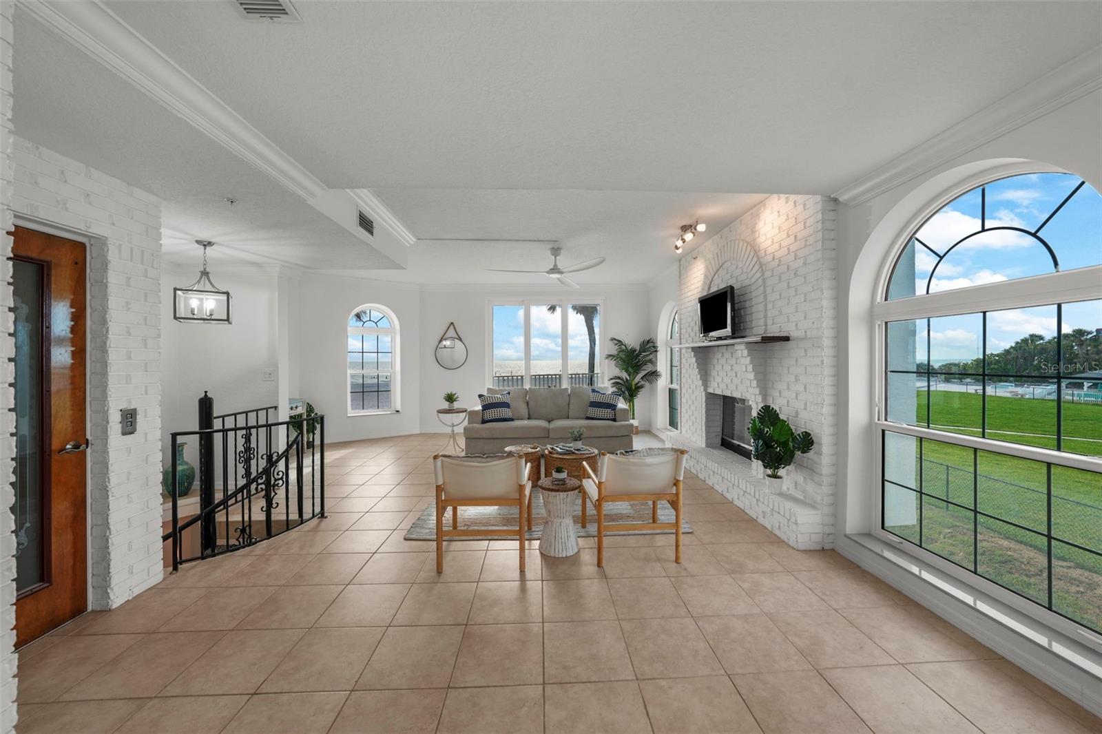 Image 19 of 89 For 17960 Gulf Boulevard 225