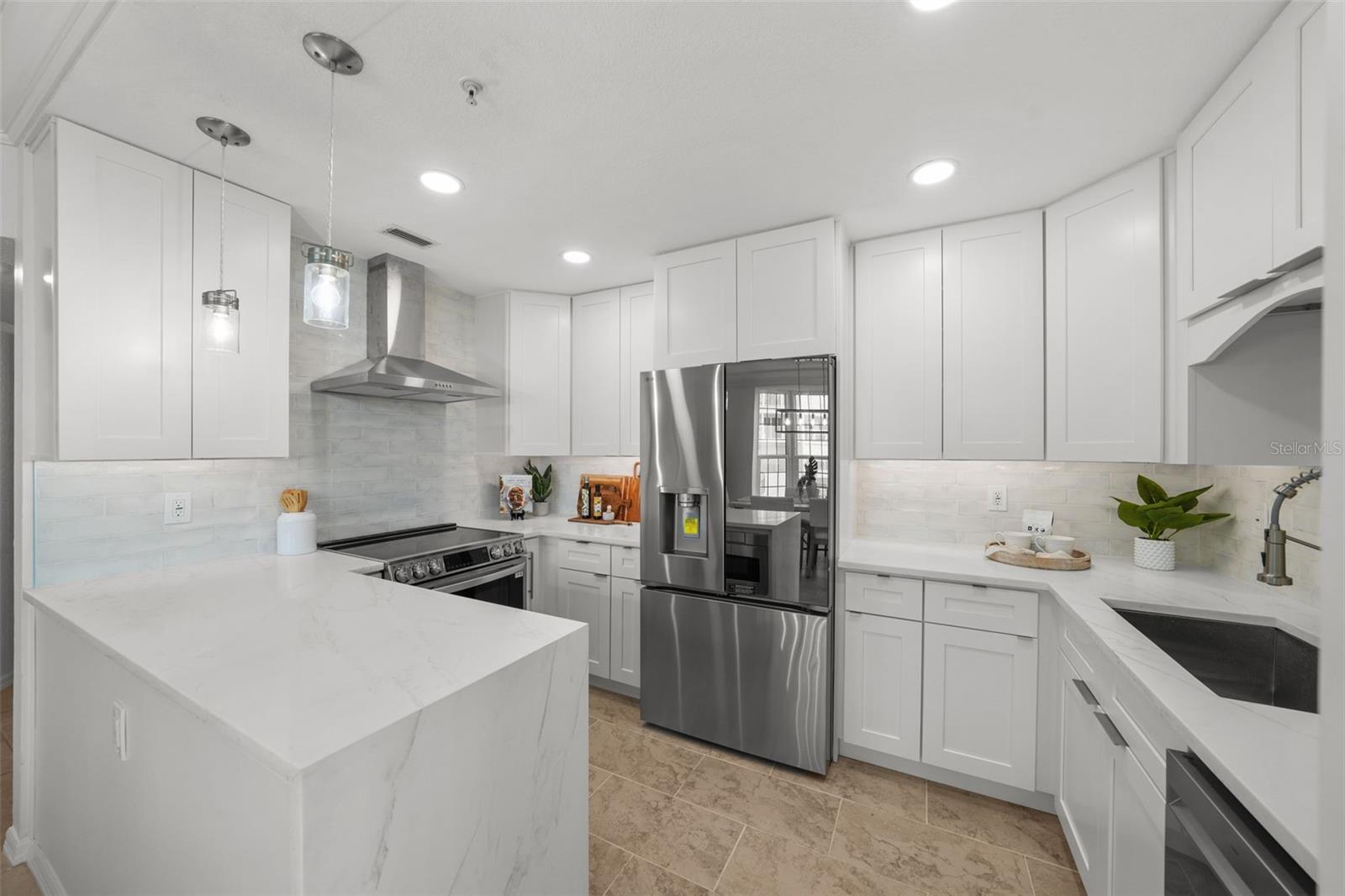 Image 25 of 89 For 17960 Gulf Boulevard 225