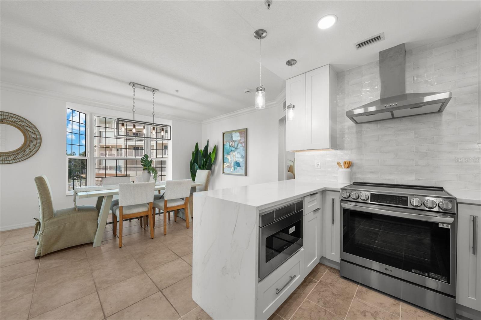 Image 28 of 89 For 17960 Gulf Boulevard 225