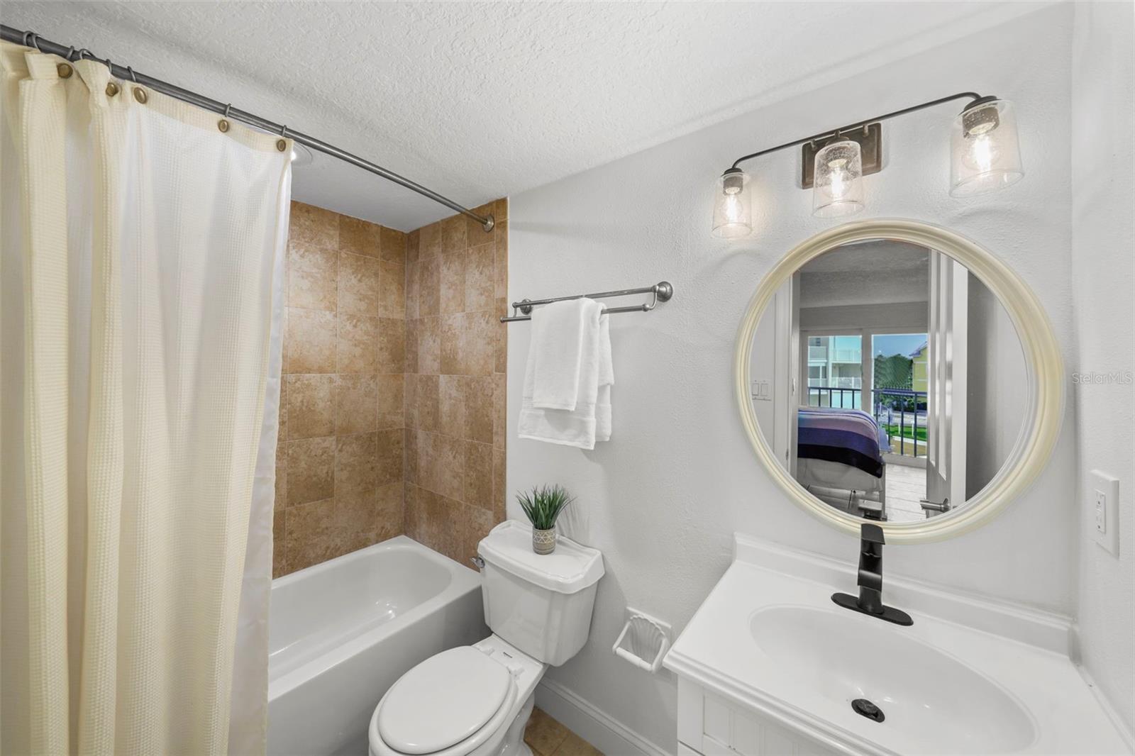 Image 33 of 89 For 17960 Gulf Boulevard 225