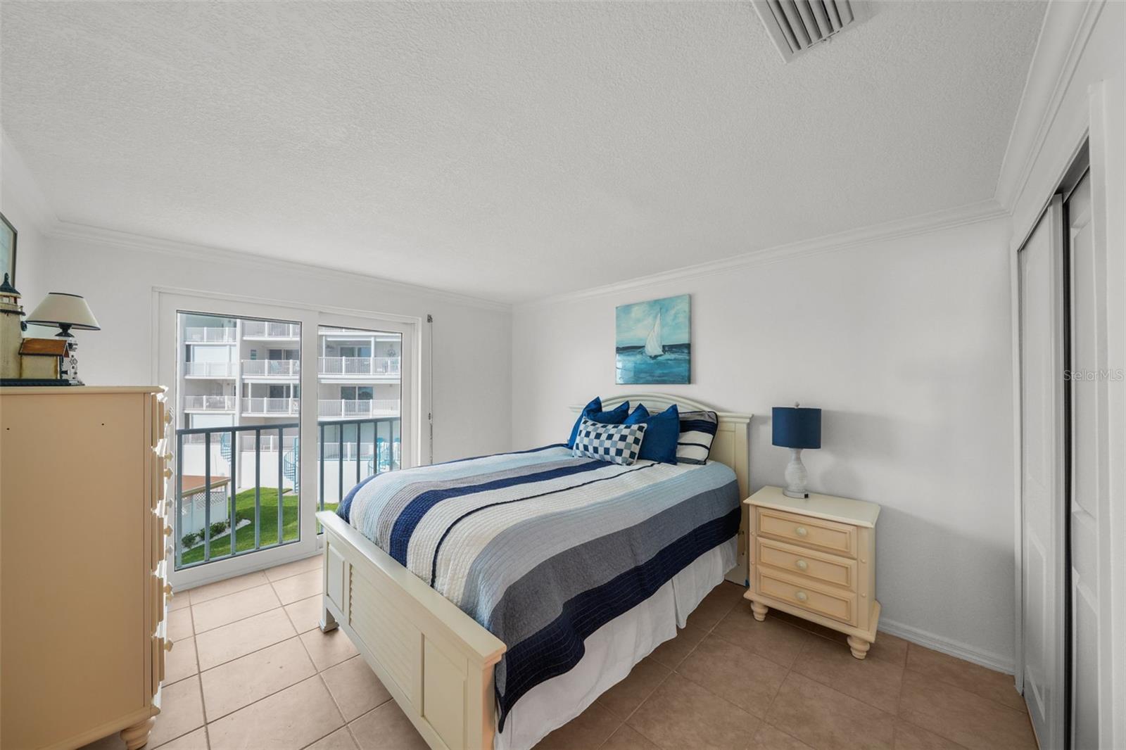 Image 35 of 89 For 17960 Gulf Boulevard 225