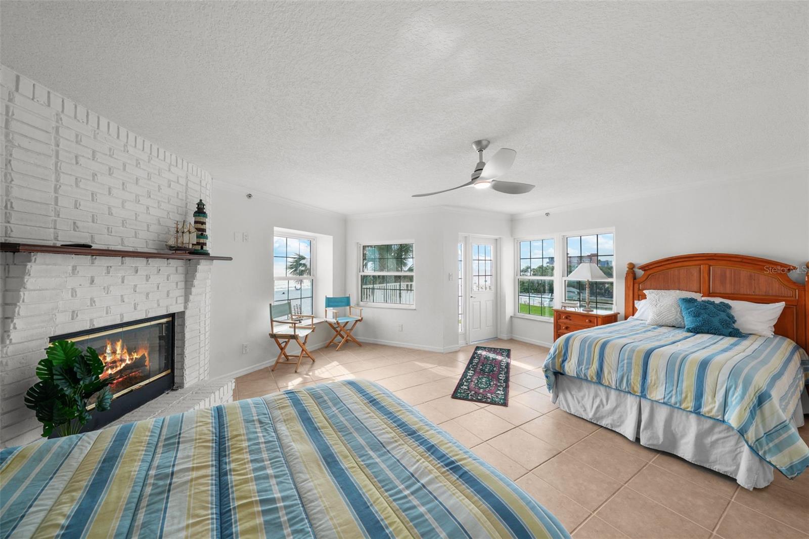 Image 40 of 89 For 17960 Gulf Boulevard 225
