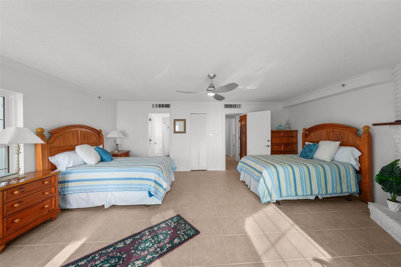 Image 41 of 89 For 17960 Gulf Boulevard 225