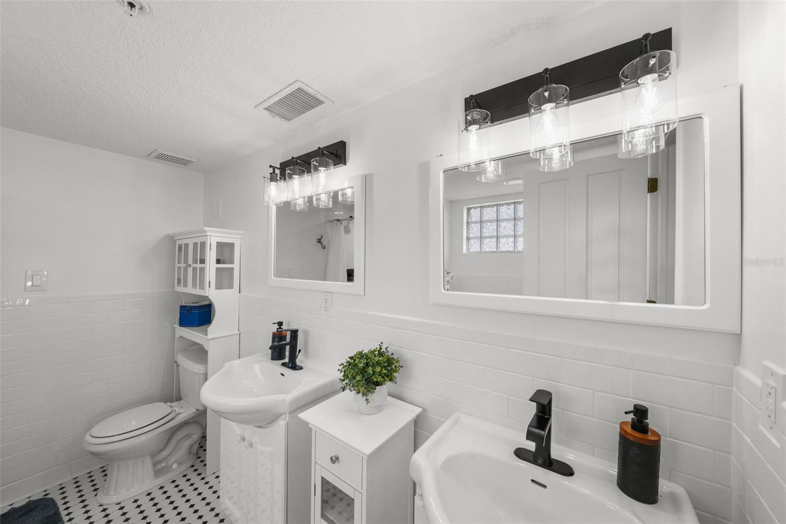 Image 42 of 89 For 17960 Gulf Boulevard 225