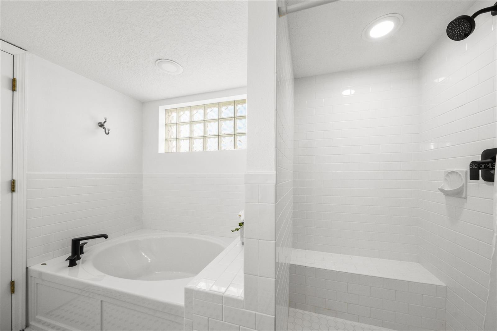 Image 44 of 89 For 17960 Gulf Boulevard 225