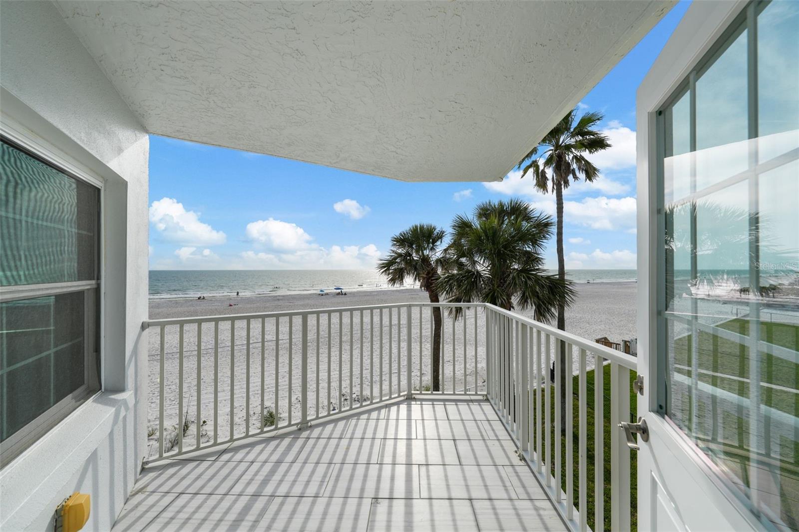 Image 45 of 89 For 17960 Gulf Boulevard 225