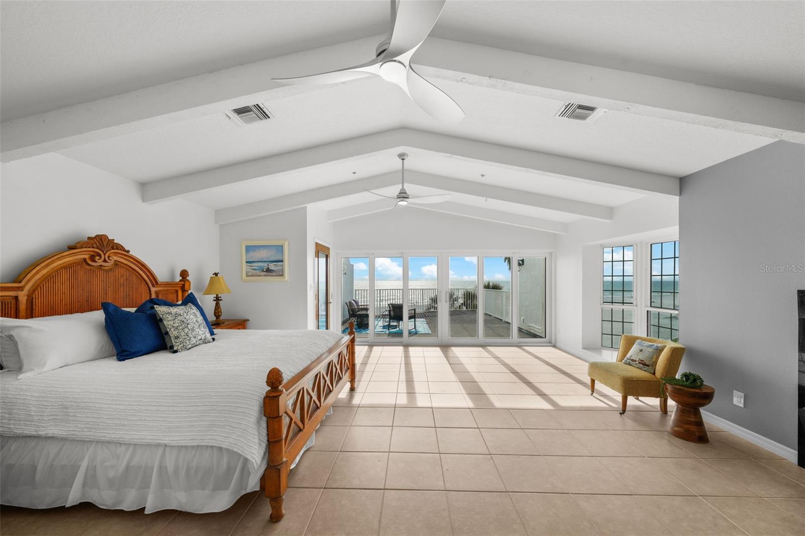 Image 49 of 89 For 17960 Gulf Boulevard 225