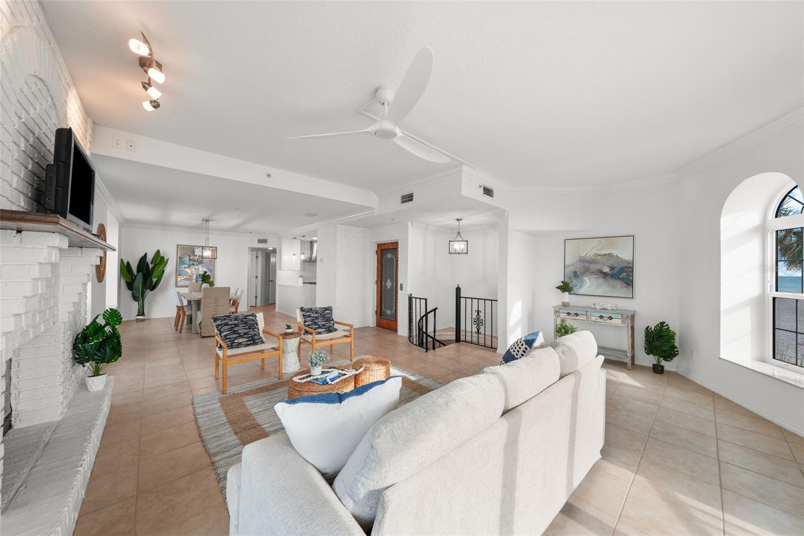 Image 5 of 89 For 17960 Gulf Boulevard 225