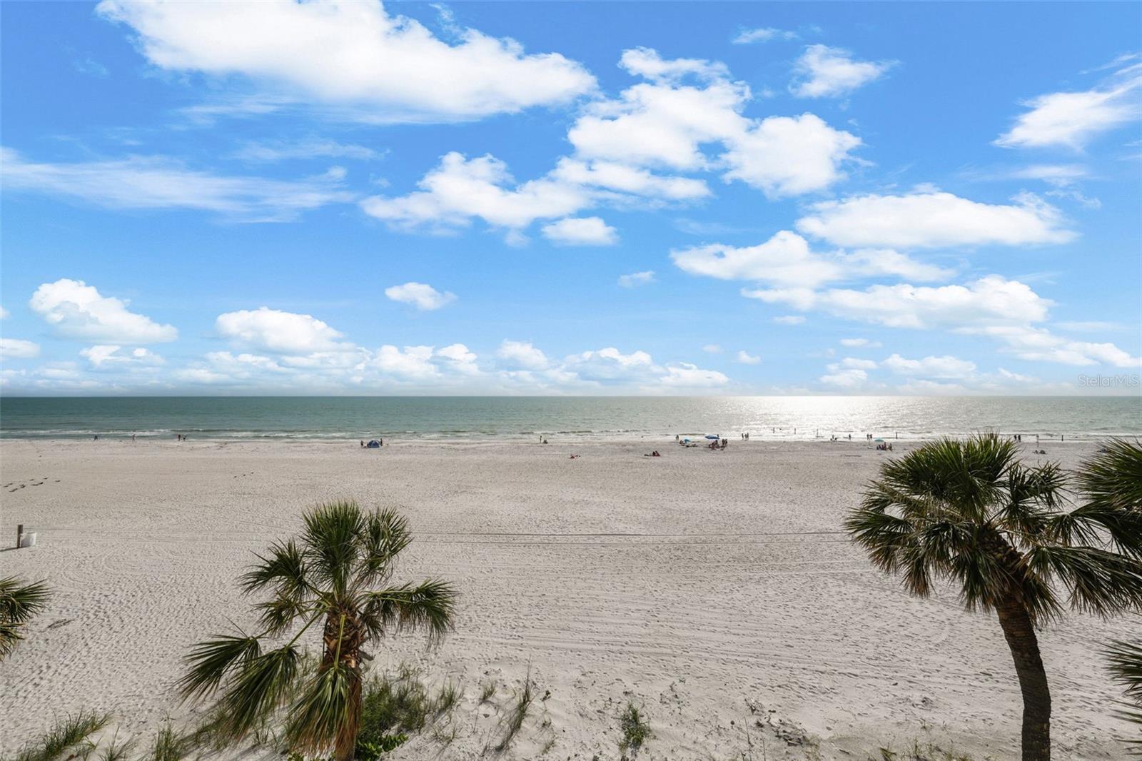 Image 57 of 89 For 17960 Gulf Boulevard 225