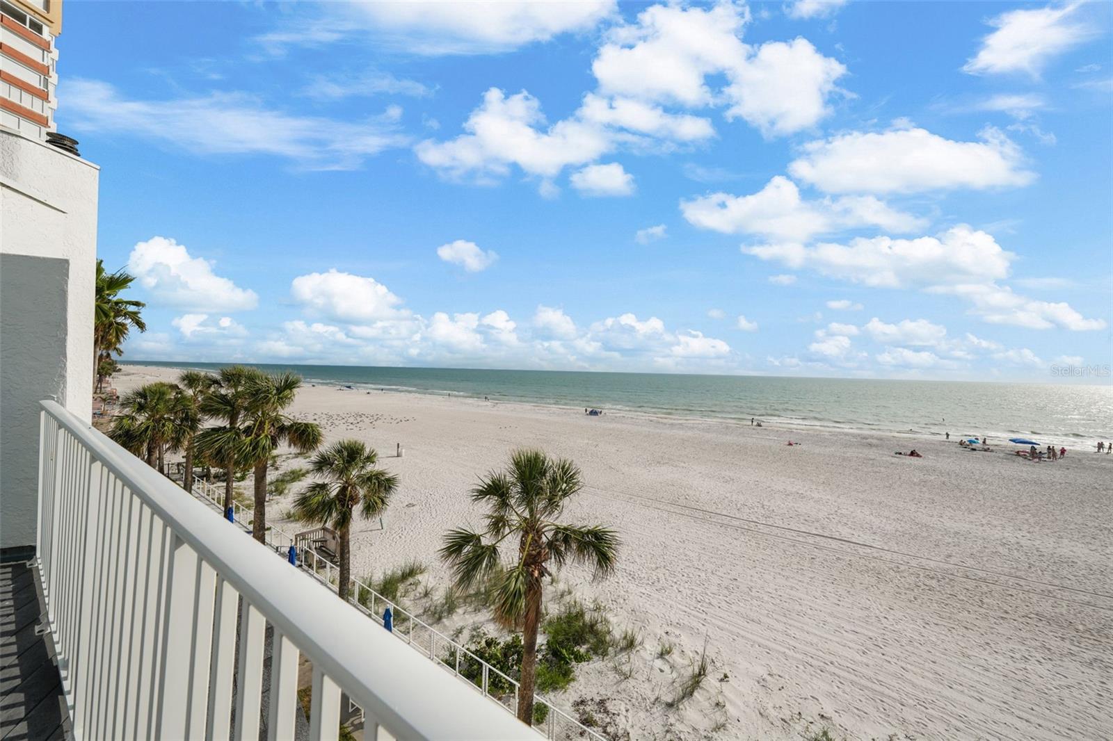 Image 59 of 89 For 17960 Gulf Boulevard 225