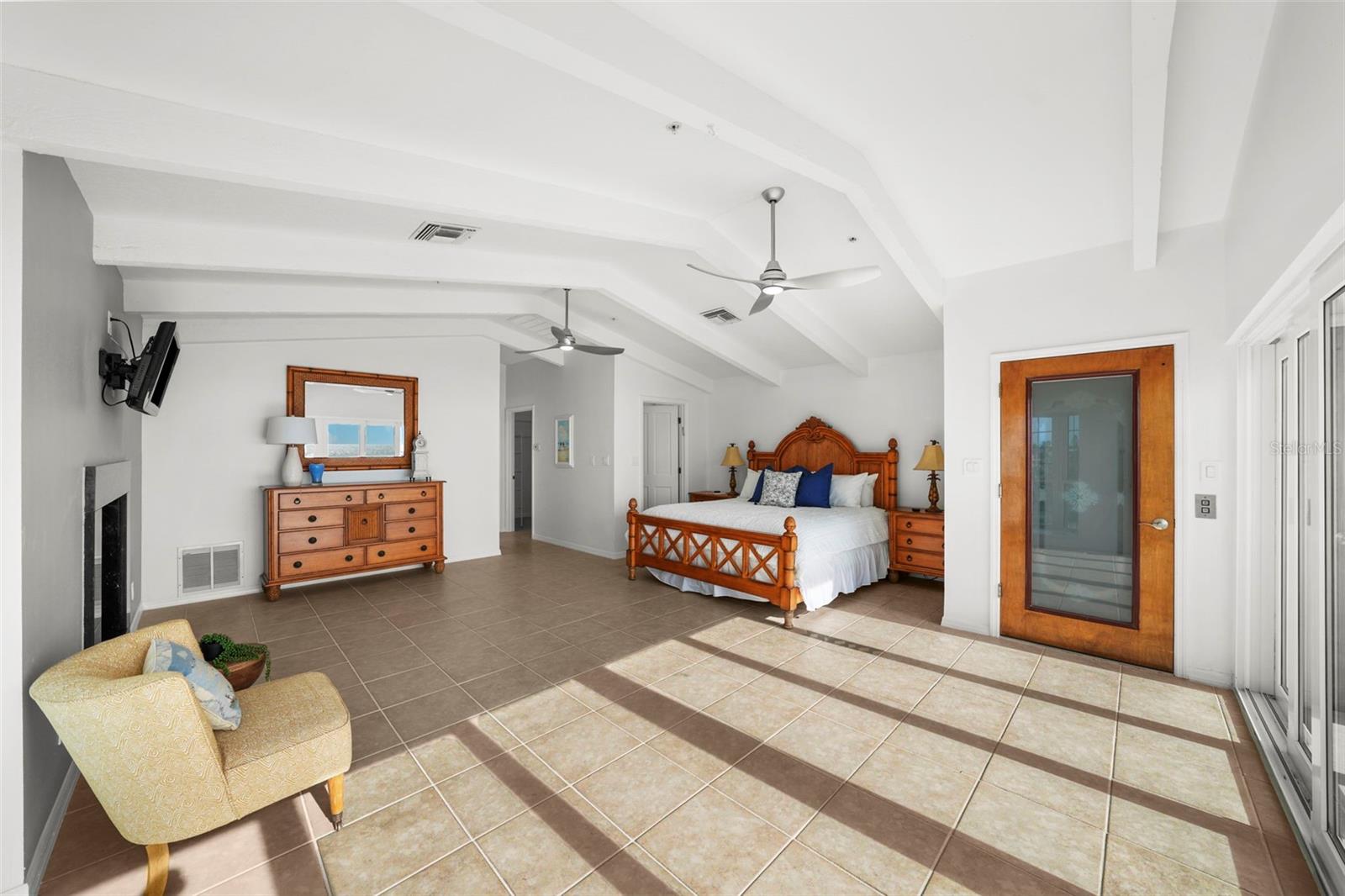 Image 60 of 89 For 17960 Gulf Boulevard 225