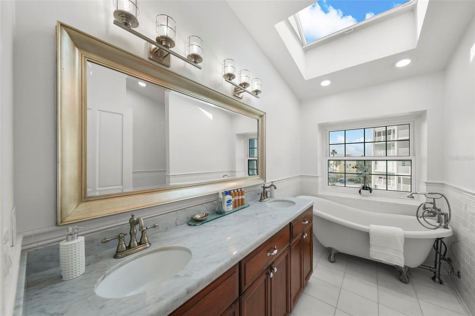 Image 62 of 89 For 17960 Gulf Boulevard 225