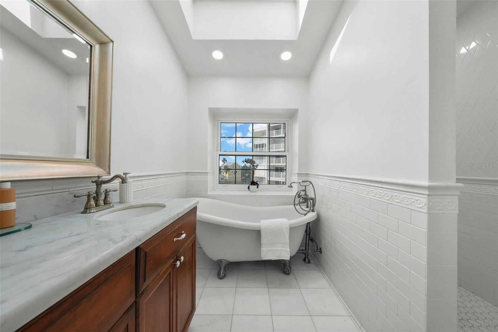 Image 63 of 89 For 17960 Gulf Boulevard 225