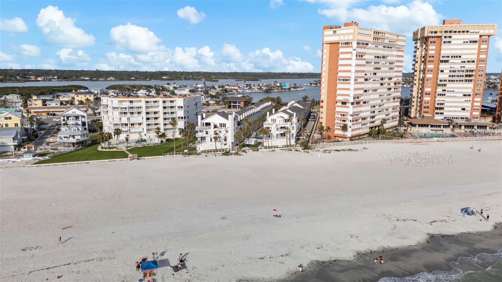 Image 79 of 89 For 17960 Gulf Boulevard 225