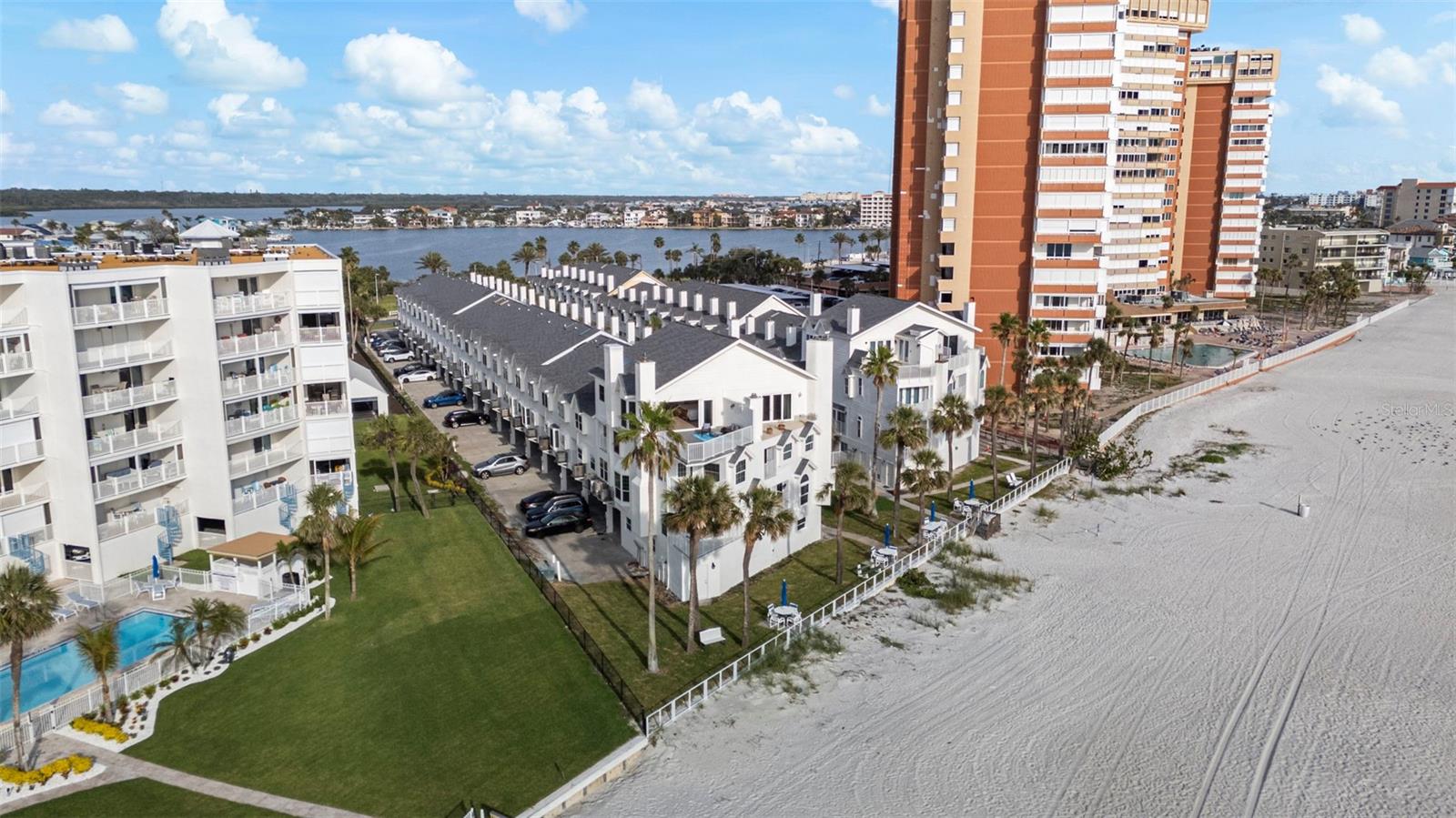 Image 81 of 89 For 17960 Gulf Boulevard 225