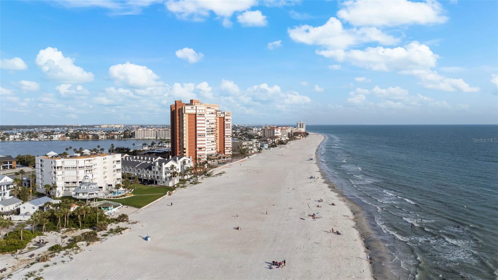 Image 86 of 89 For 17960 Gulf Boulevard 225