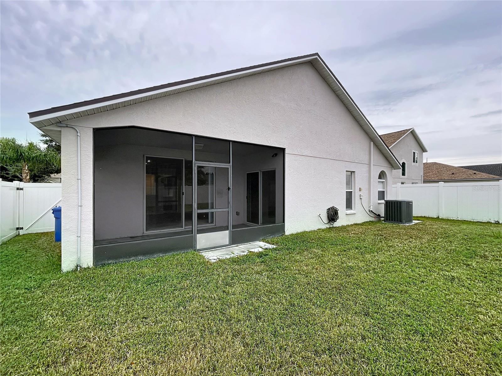 Image 5 of 40 For 8527 Carriage Pointe Drive