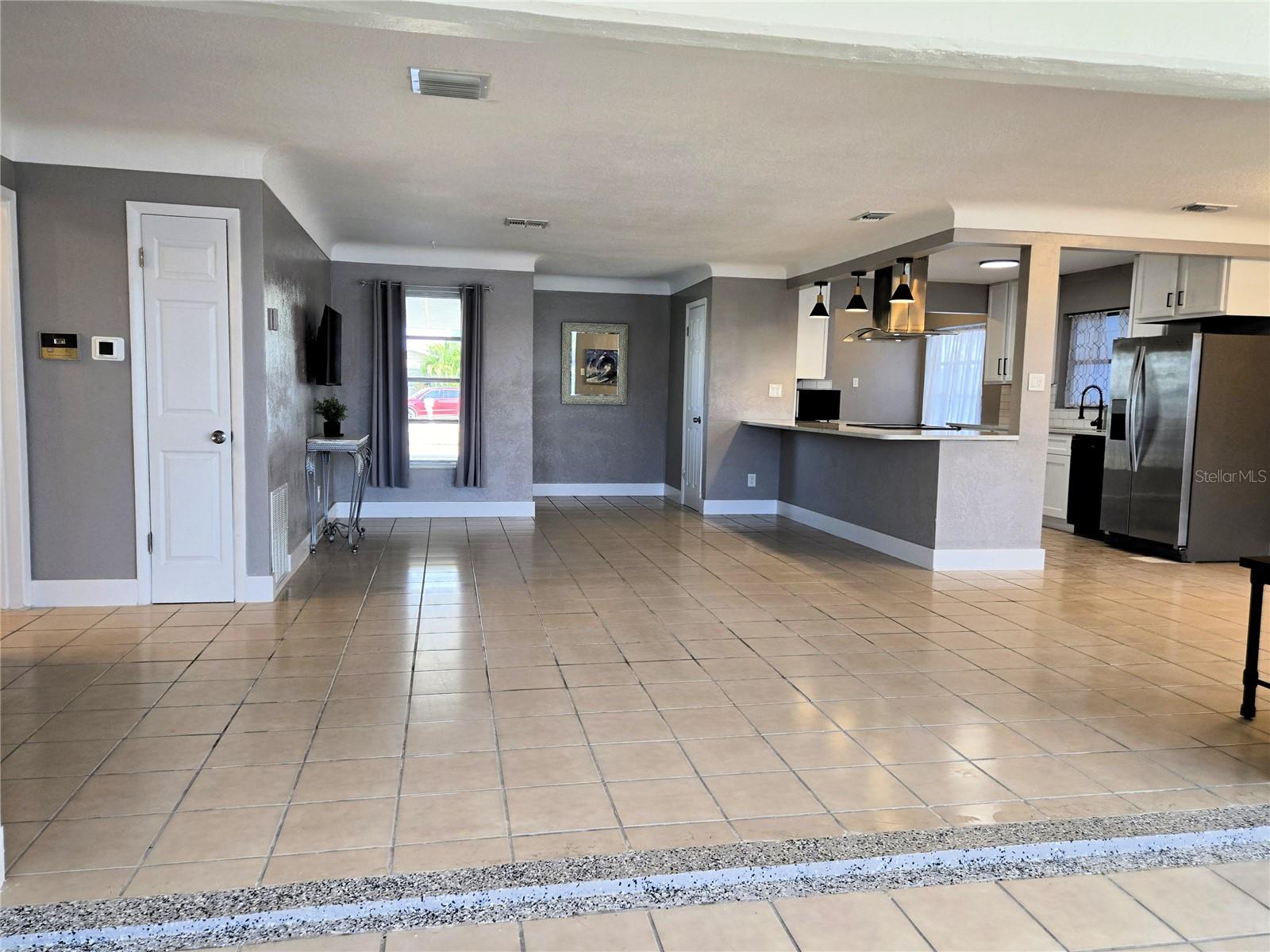 Image 10 of 65 For 530 Lillian Drive