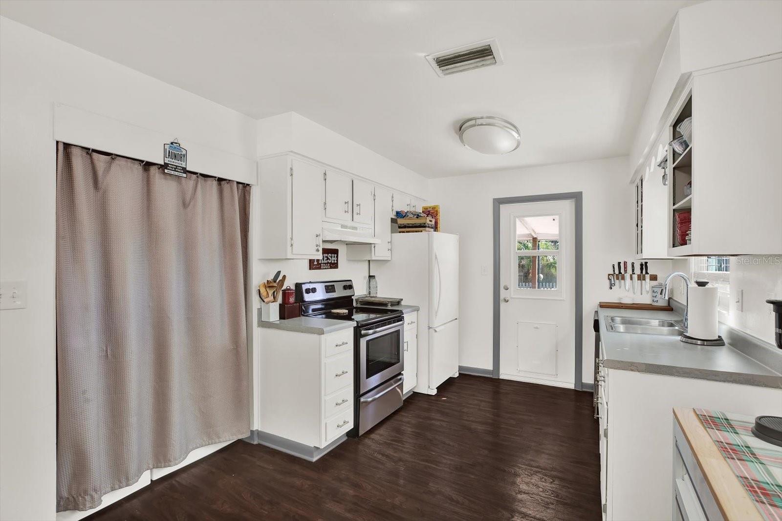 Image 10 of 24 For 2806 Wallace Avenue