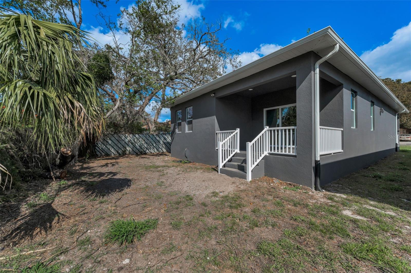 Listing photo id 17 for 8716 Brooks Street