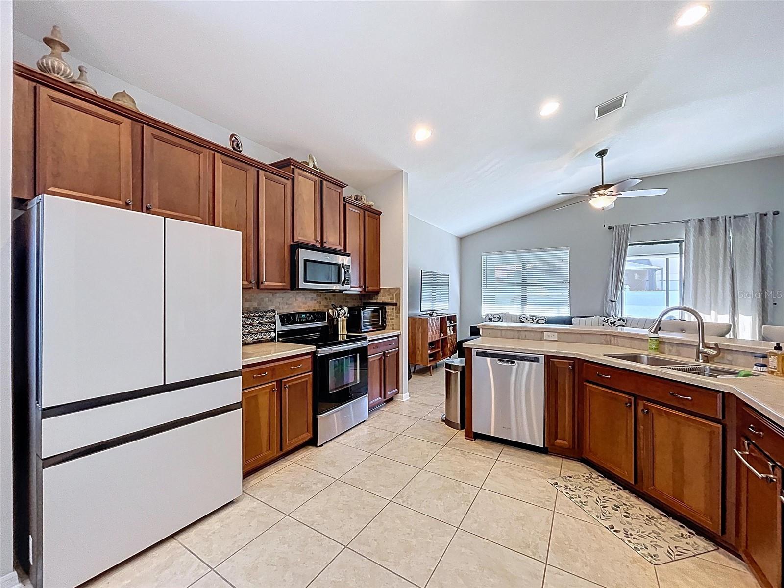 Image 3 of 71 For 8501 White Poplar Drive