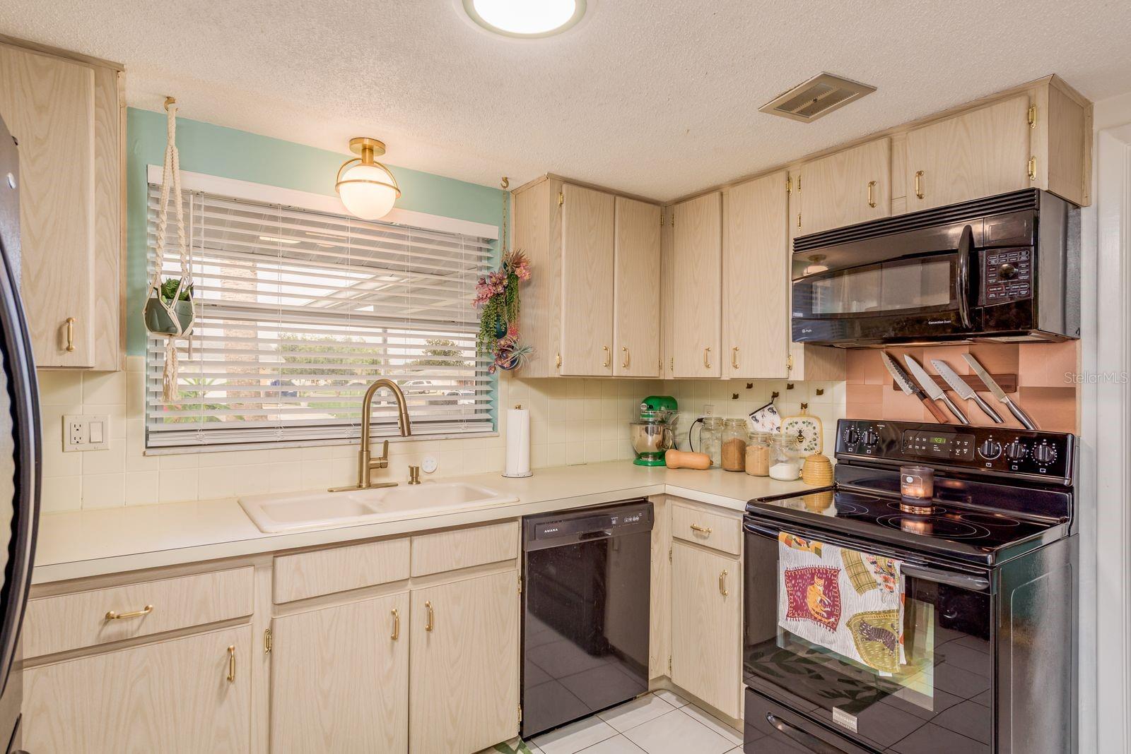 Image 16 of 45 For 10120 Willow Drive