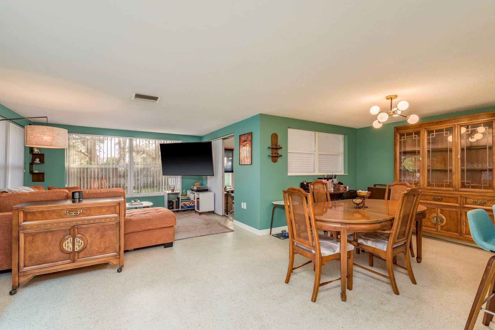 Image 7 of 45 For 10120 Willow Drive