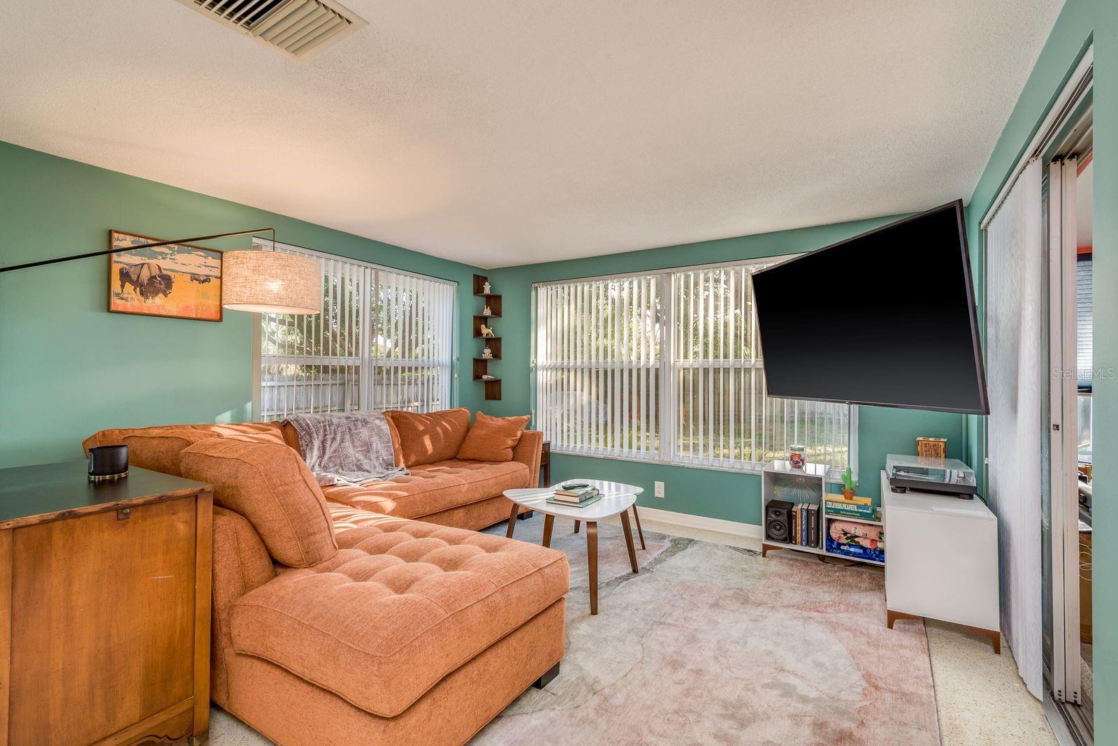 Image 8 of 45 For 10120 Willow Drive