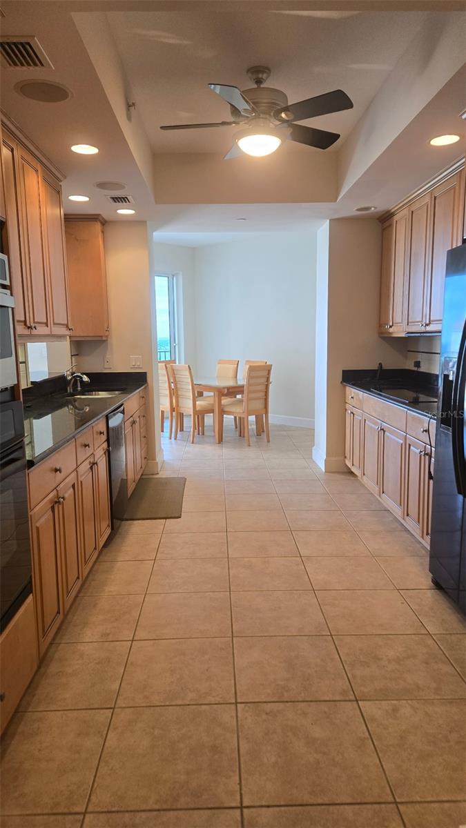 Listing photo id 8 for 300 Beach Drive Ne 1604