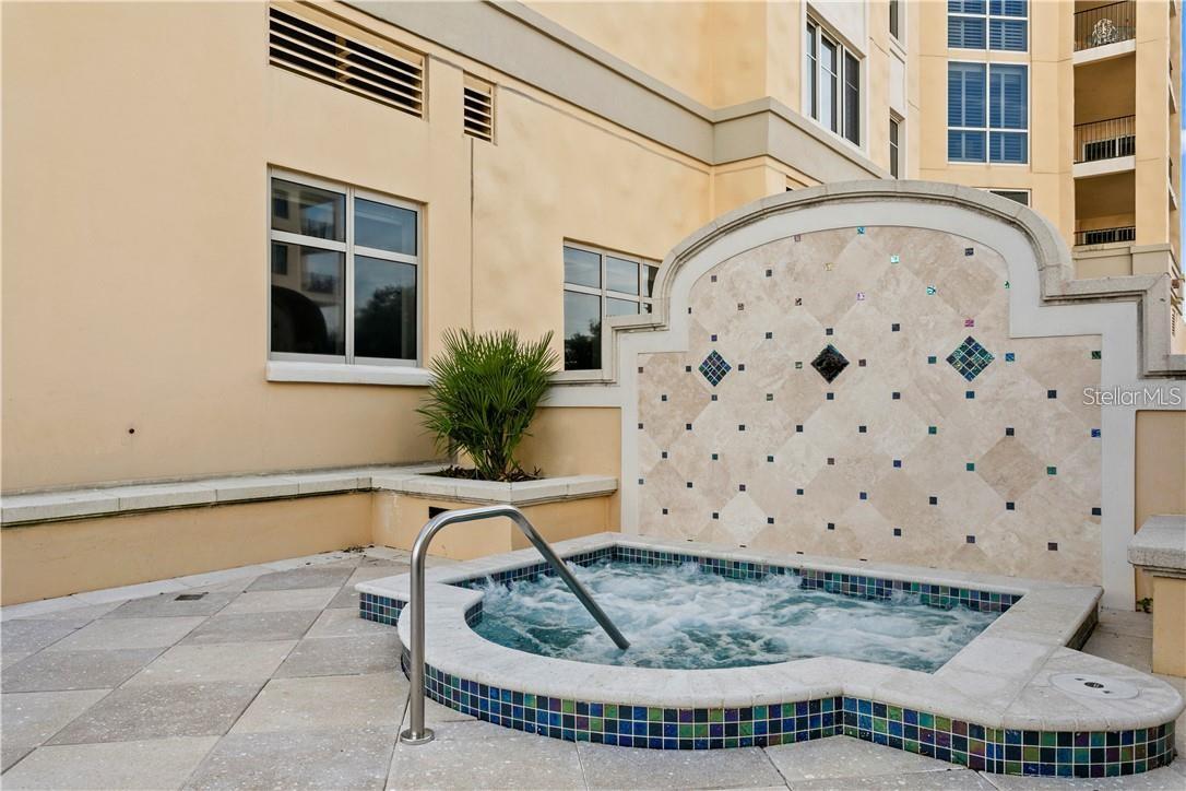 Listing photo id 13 for 300 Beach Drive Ne 1604