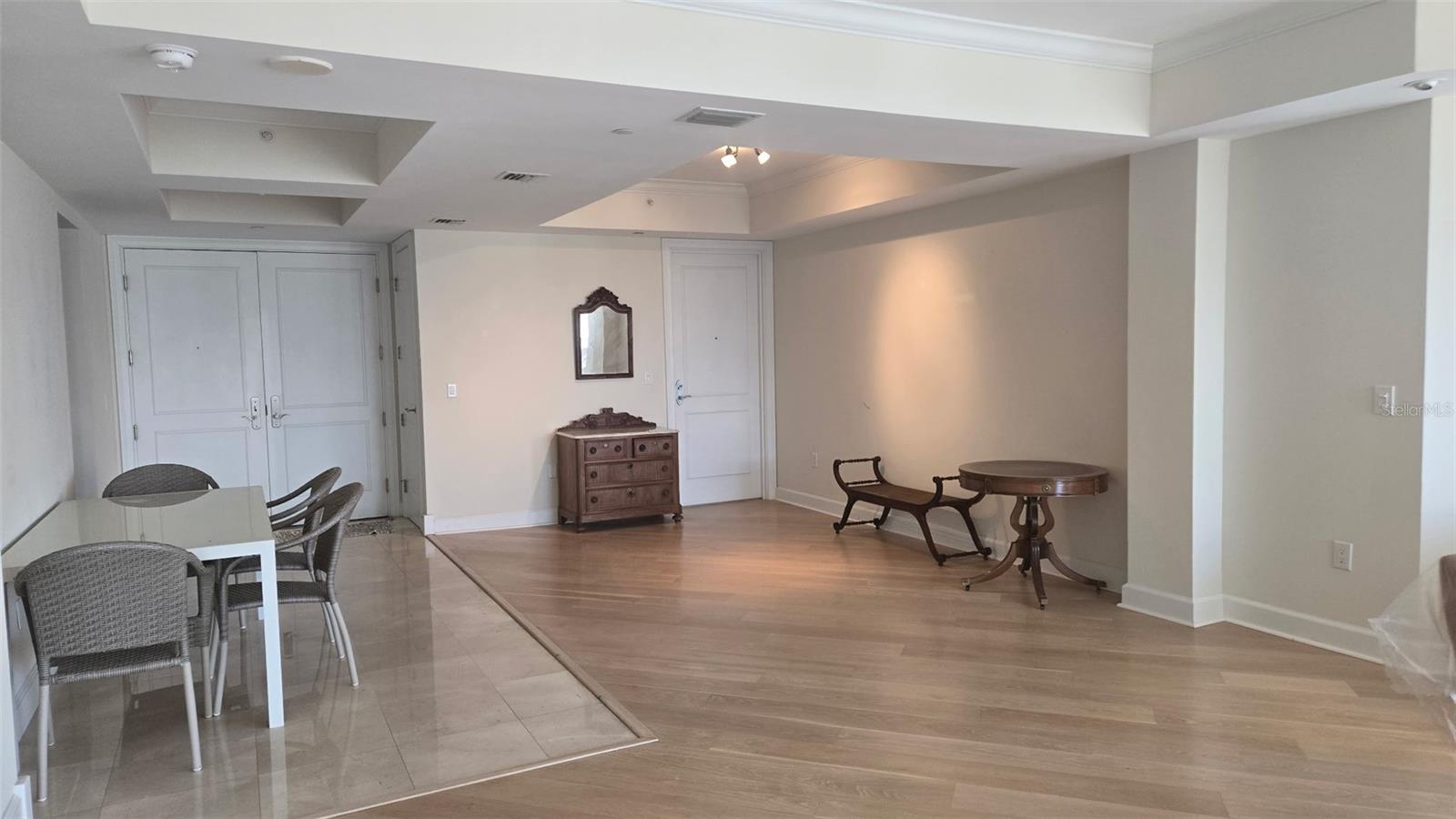 Listing photo id 5 for 300 Beach Drive Ne 1604