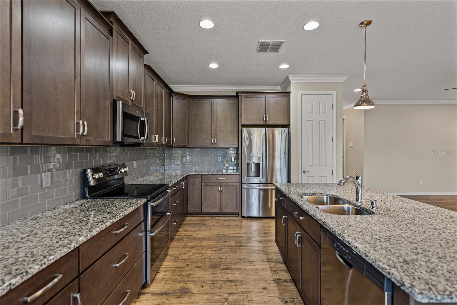 Image 19 of 77 For 19493 Leonard Road