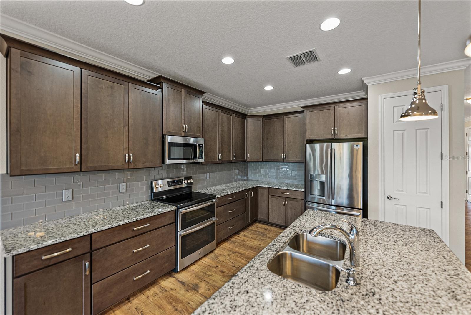 Image 5 of 77 For 19493 Leonard Road